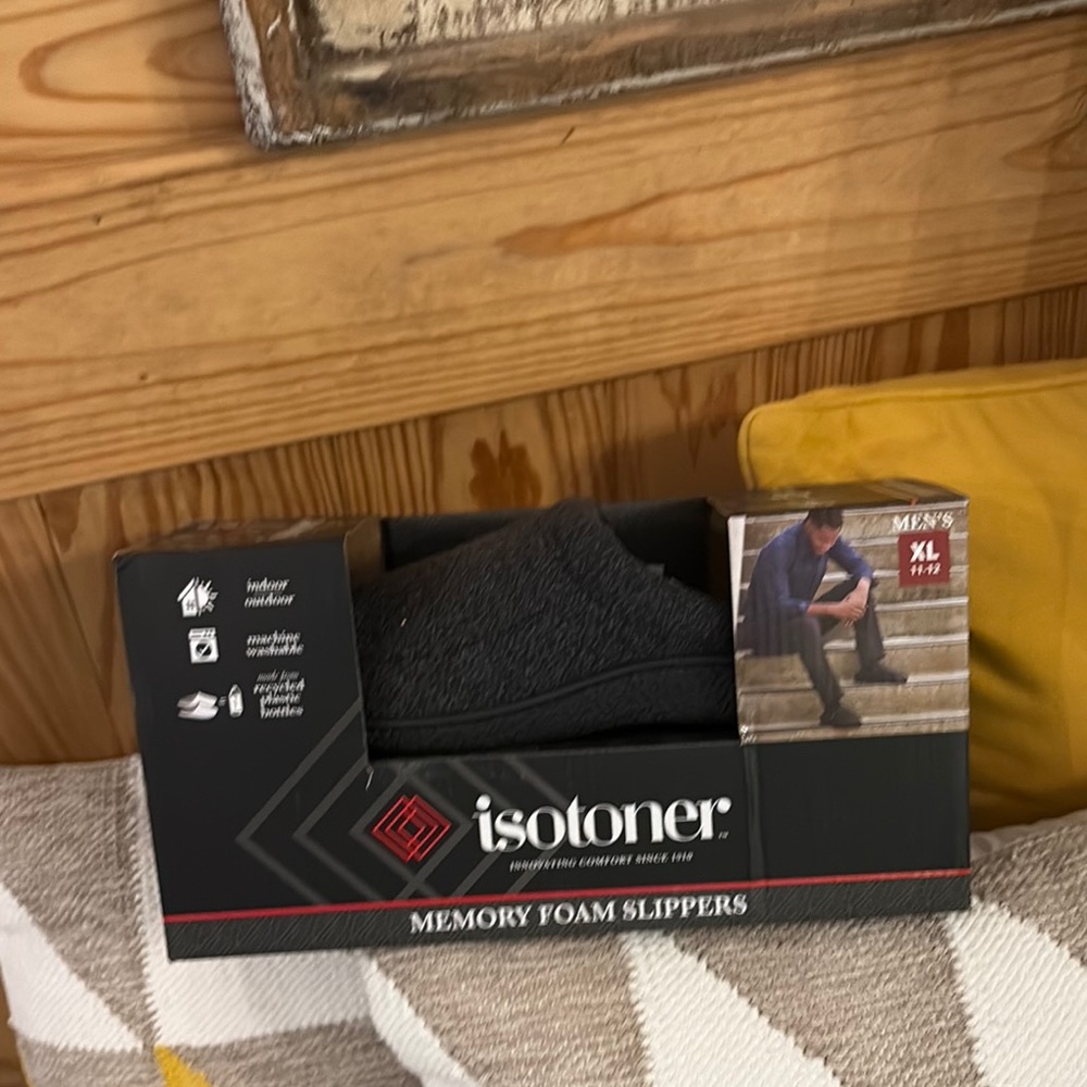 Isotoner Men's Black Memory Foam Slippers XL
